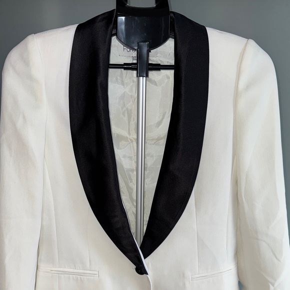 Forever 21 Elegant White and Black Blazer - Picture 2 of 8